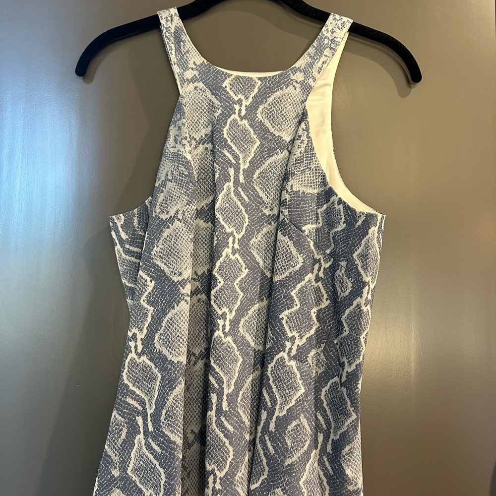 JAYGODFREY Elegant Blue and White Top